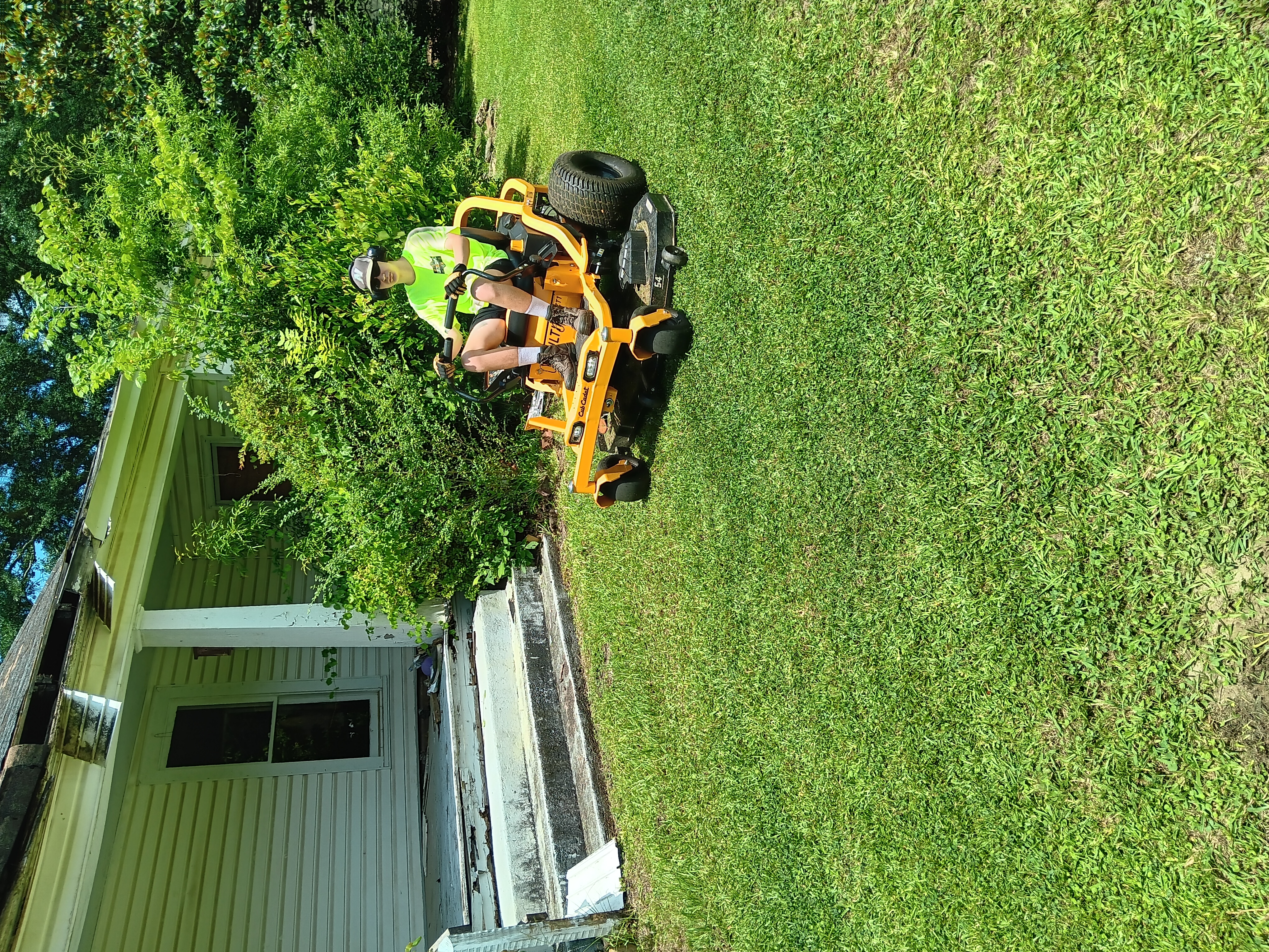 CutZ & ScapeZ mowing a lawn in Northport, AL
